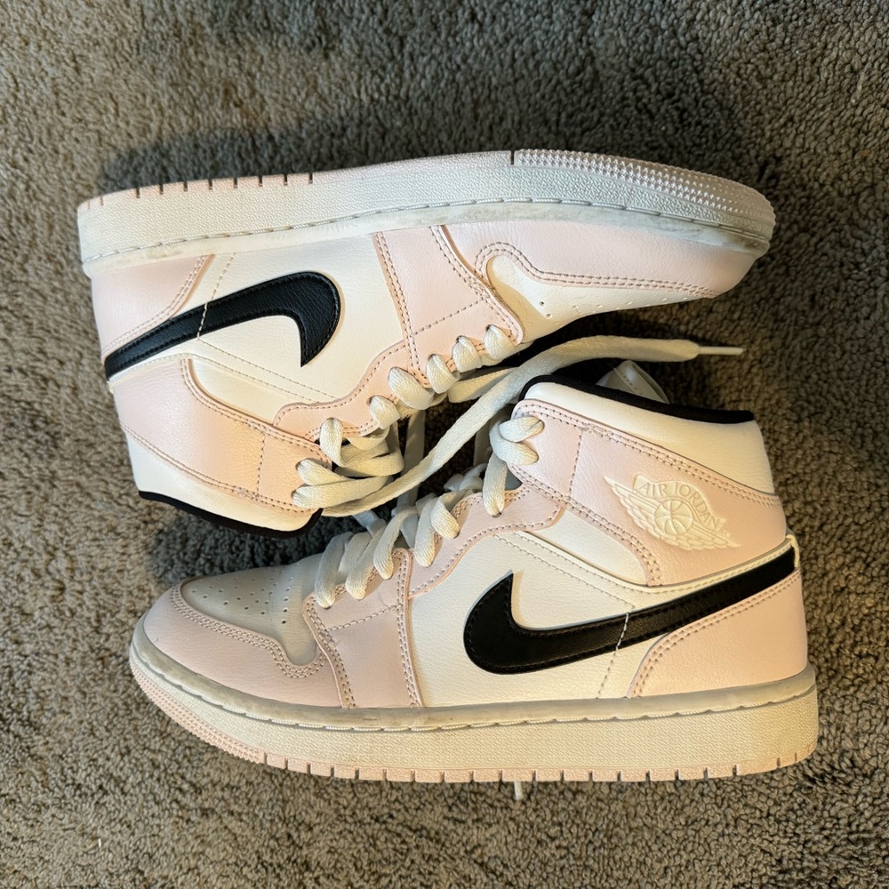 Womens Jordan 1s